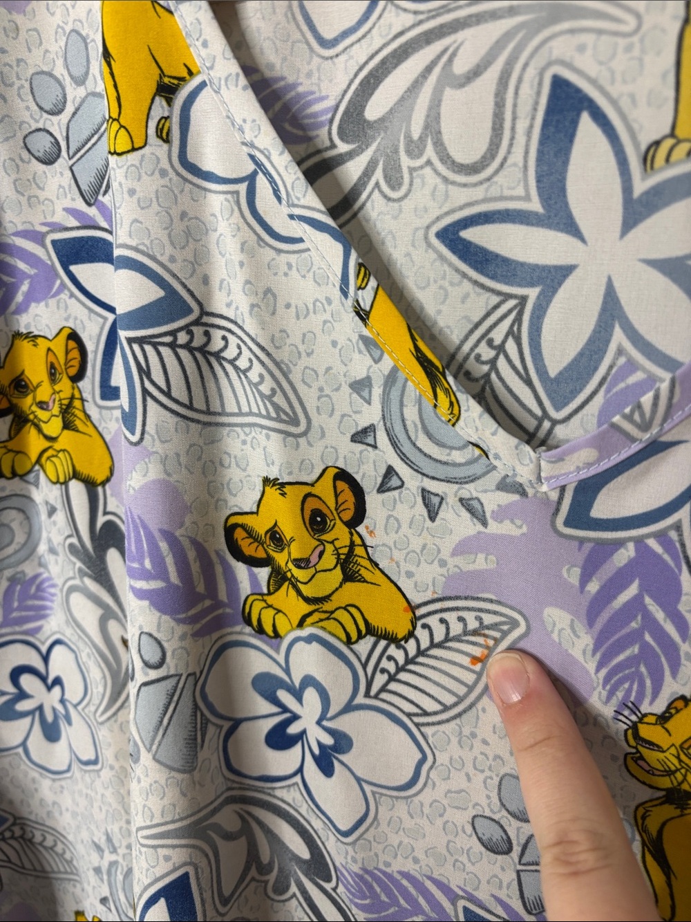 Disney Lion King Simba Yellow Floral V-Neck Scrub Top Size 3X - Picture 2 of 5